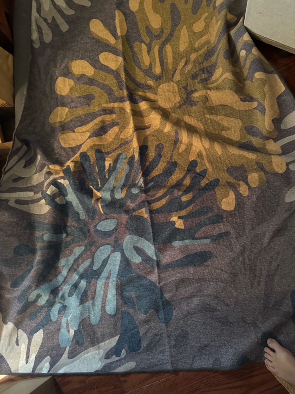 Decorative Floral Pattern Throw Blanket - Brown & Gold